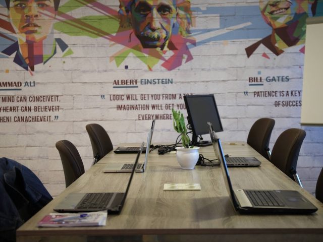 Univers Startup et Entrepreneur - Incubateur et Espace Coworking Agadir - Agadir - +212 5282-27832