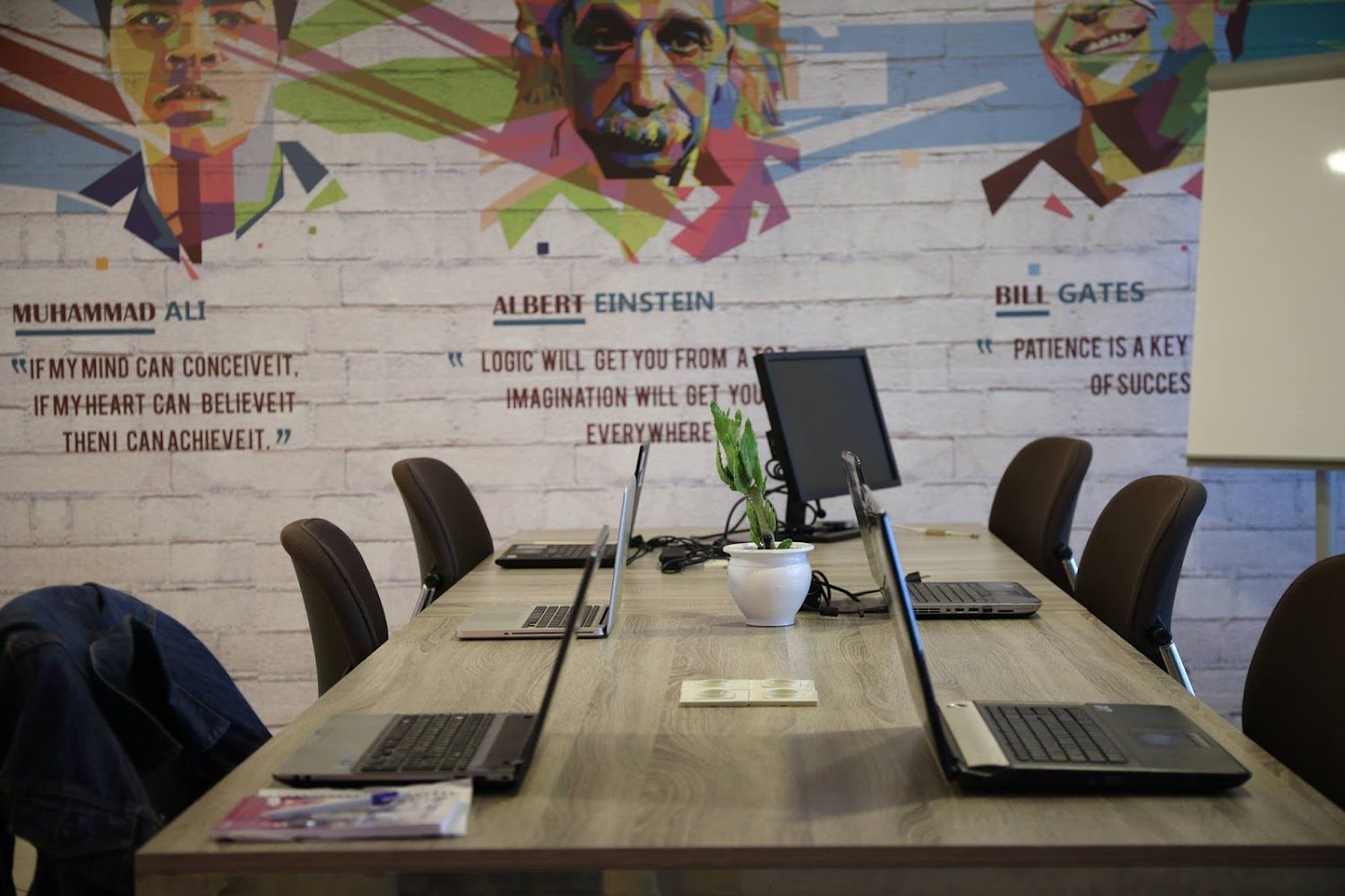 Univers Startup et Entrepreneur - Incubateur et Espace Coworking Agadir - Agadir
