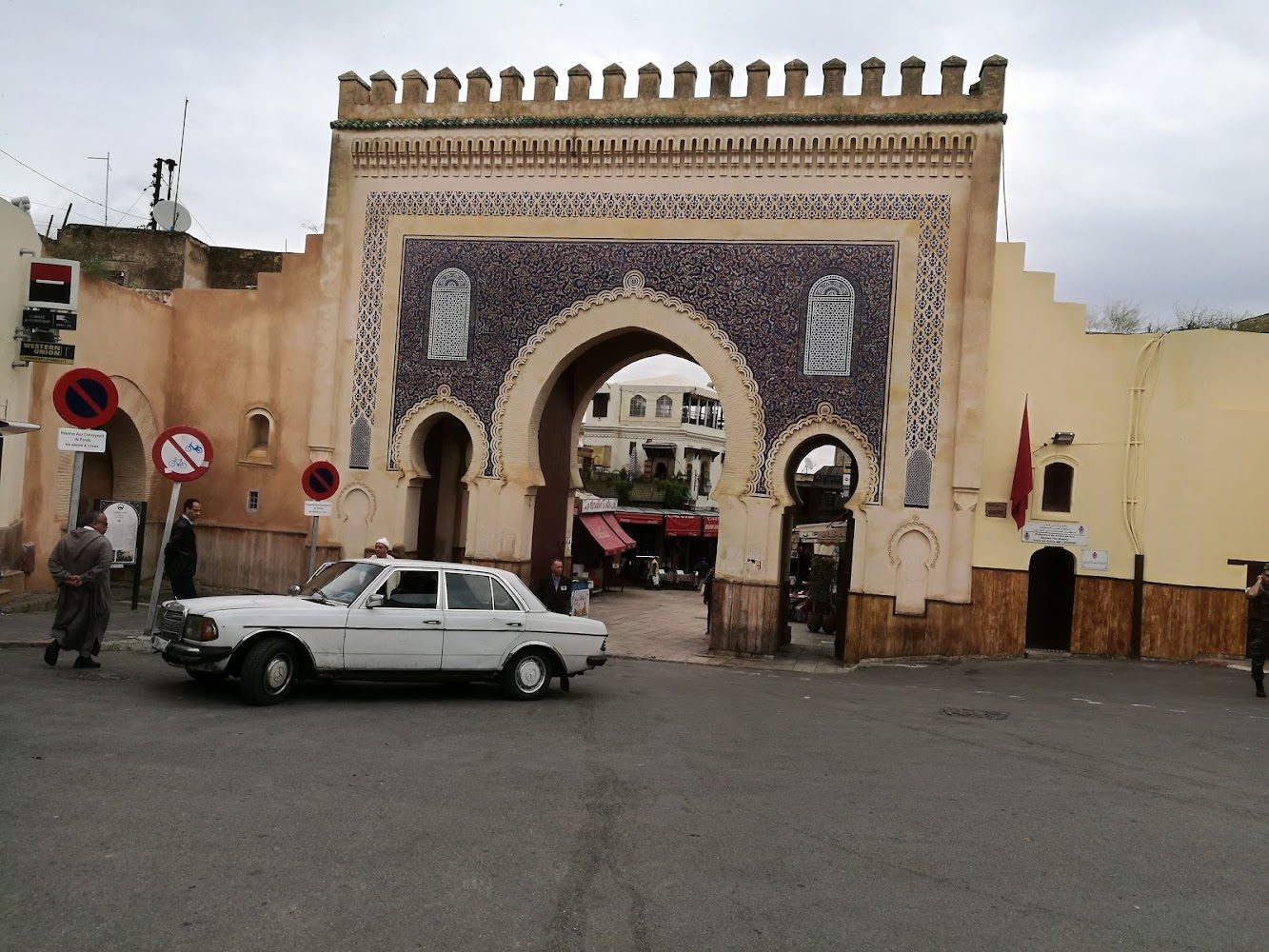Riad Blanc de Fes - Maison d'hotes en médina de Fes - Fès