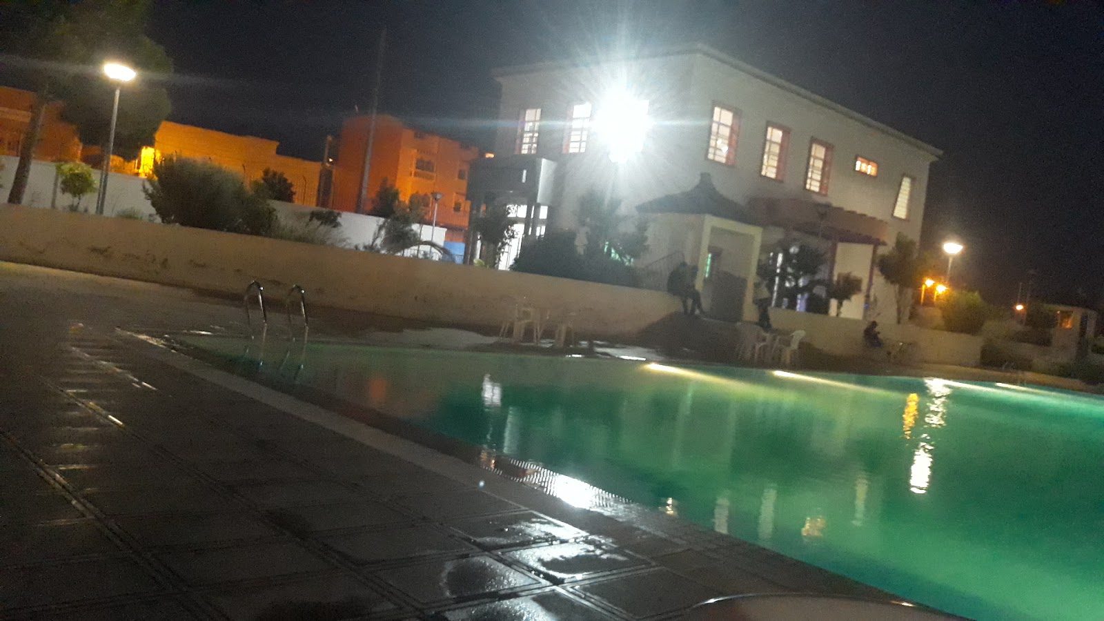 Piscine-Café Municipale - Boujniba
