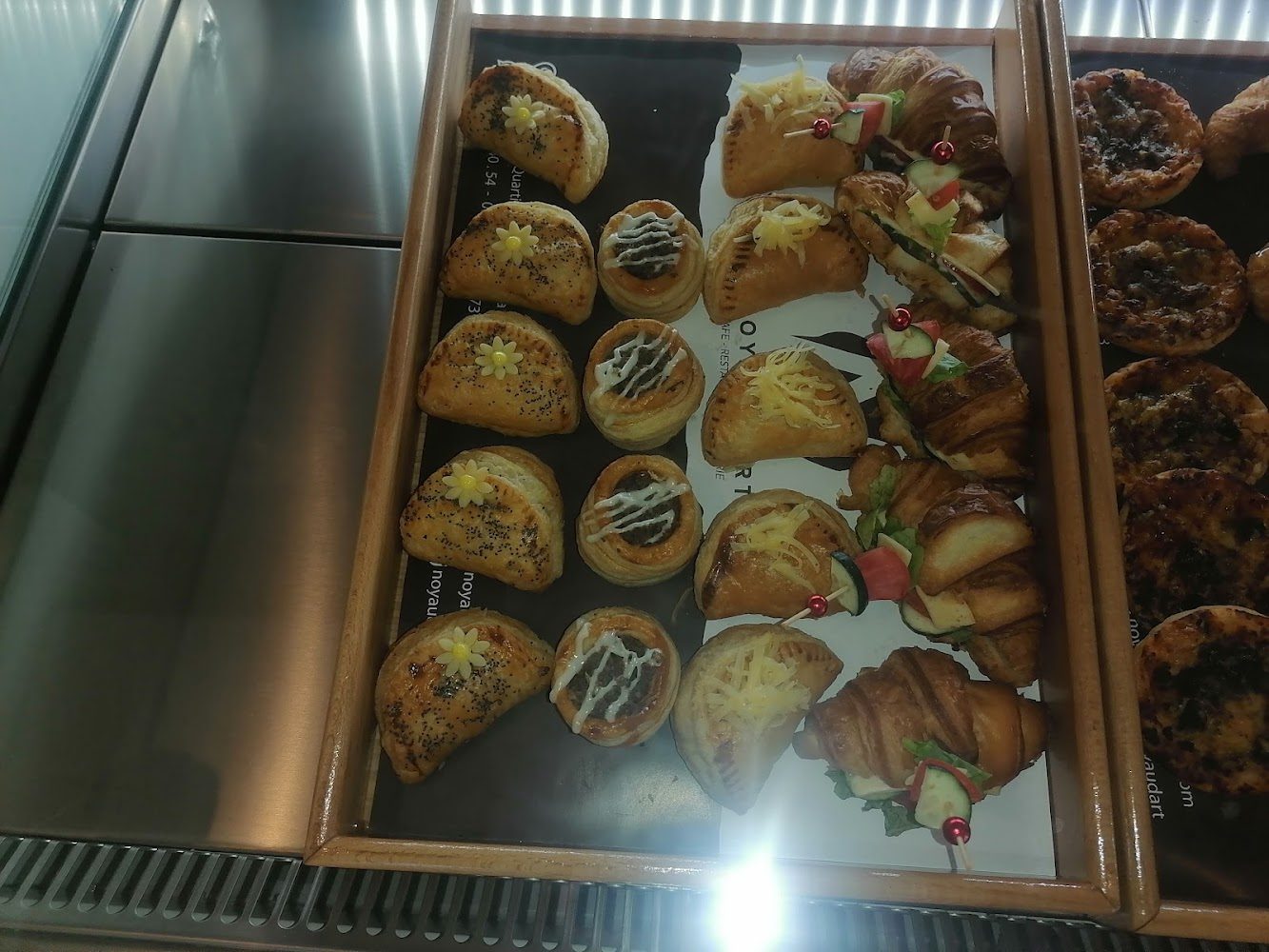 Café restaurant N O Y A U D’A R T - Tazaa