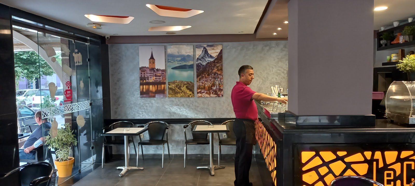 Le café suisse مقهى سويسرا - Meknès