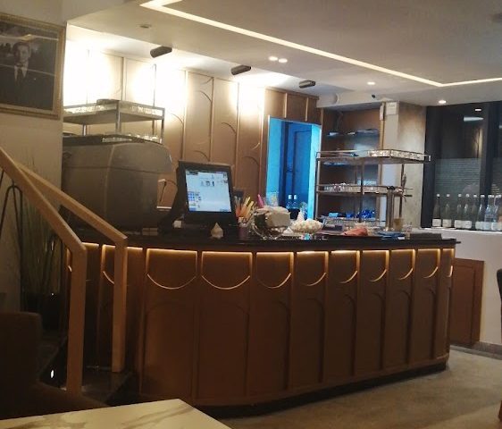 Café la couronne. مقهى التاج - Tazaa - +212 80-8598972