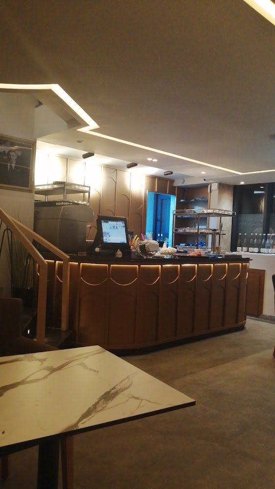 Café la couronne. مقهى التاج - Tazaa