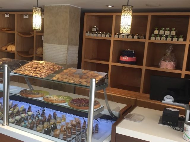 Café Pâtisserie Quatre Quatre Deux - Témara -