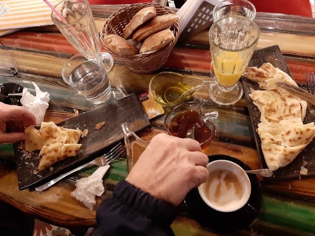 Restaurant Pâtisserie TOUT CHAUD - Ouazzane - +212 5379-09292