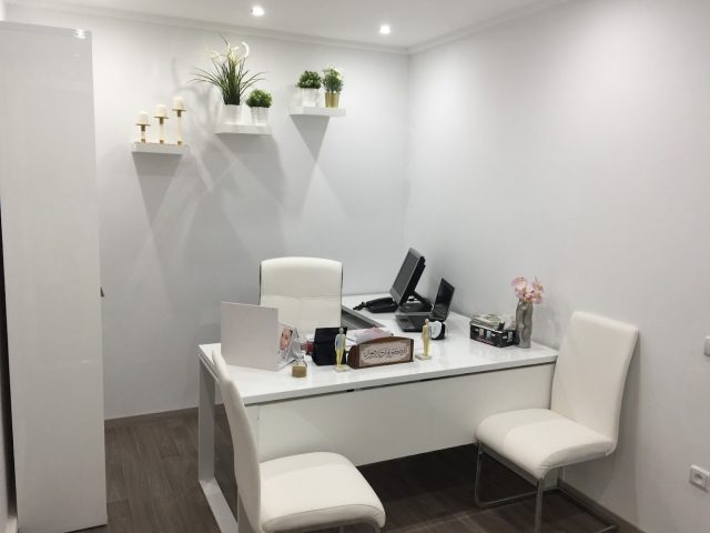 NADIA RADOUANE DERMATOLOGUE - Casablanca - +212 635-242062