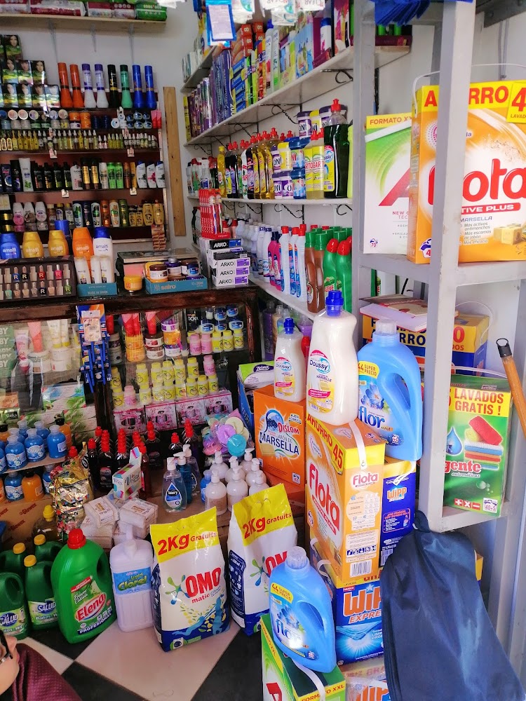 مواد التنظيف /كوسميتيك عند زكرياء