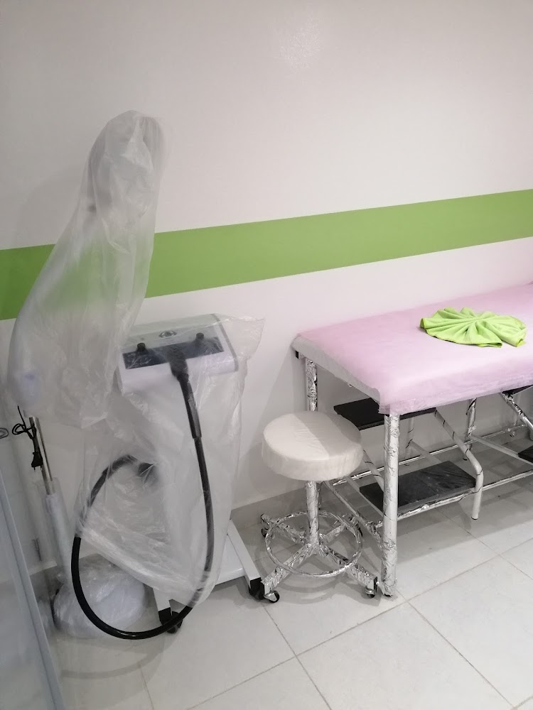 مركز الياقوت للحلاقة والتجميل وتنكيف العرائس