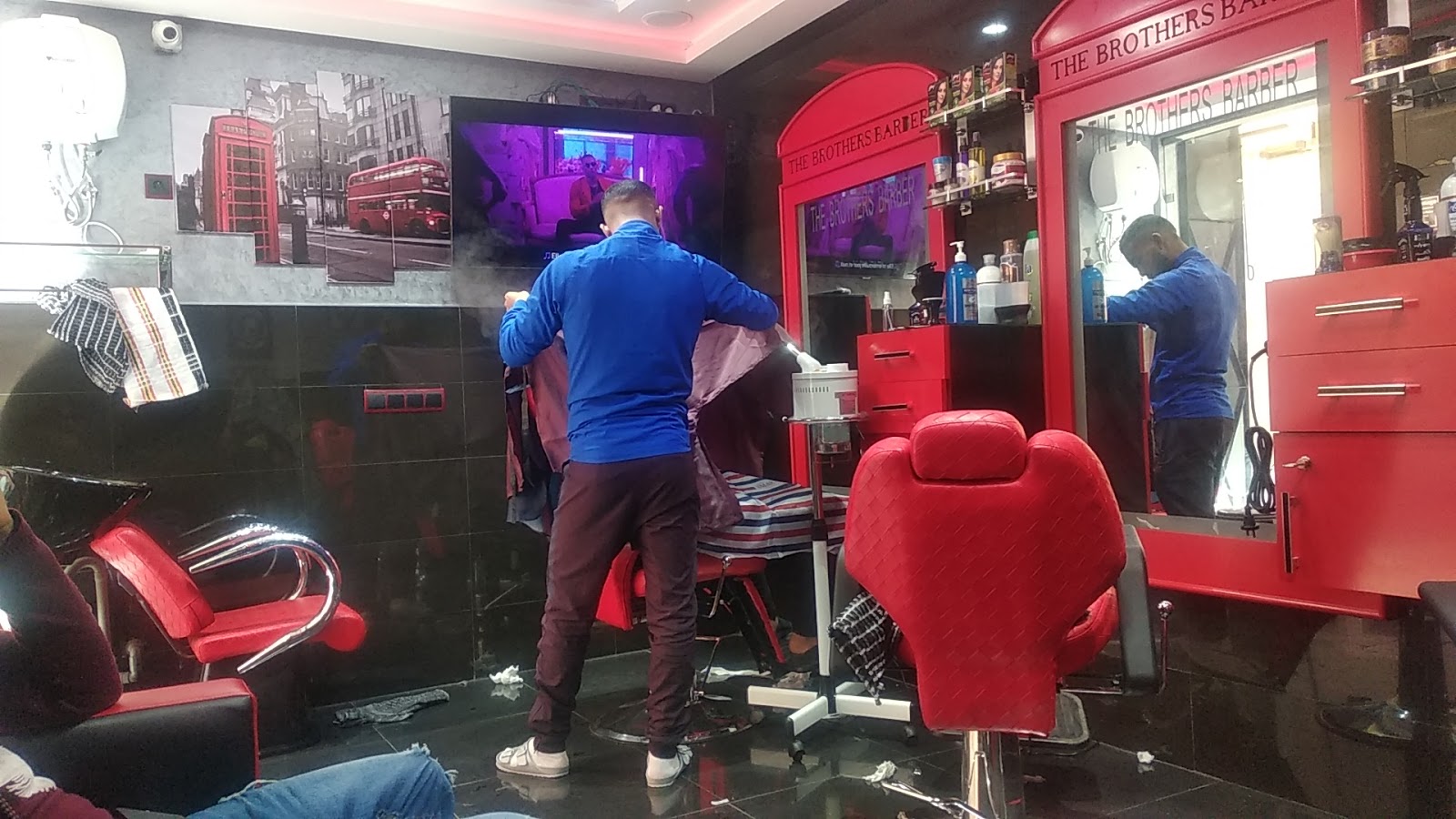 The BROTHERS BARBER صالون الإخوة