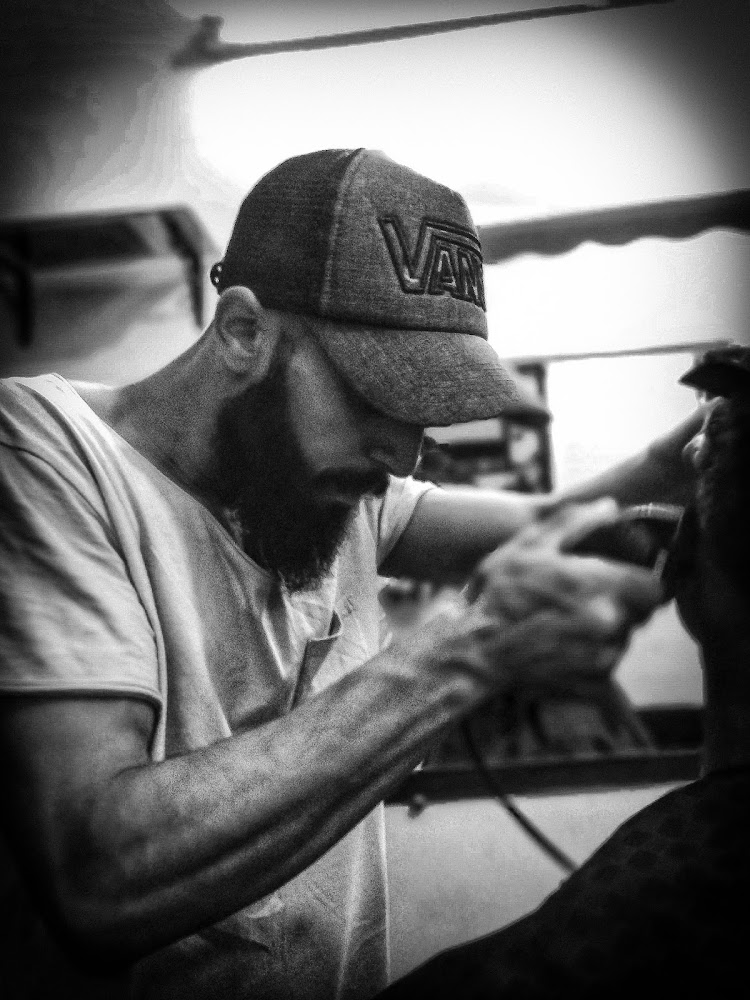 Barber for men حلاق للرجال