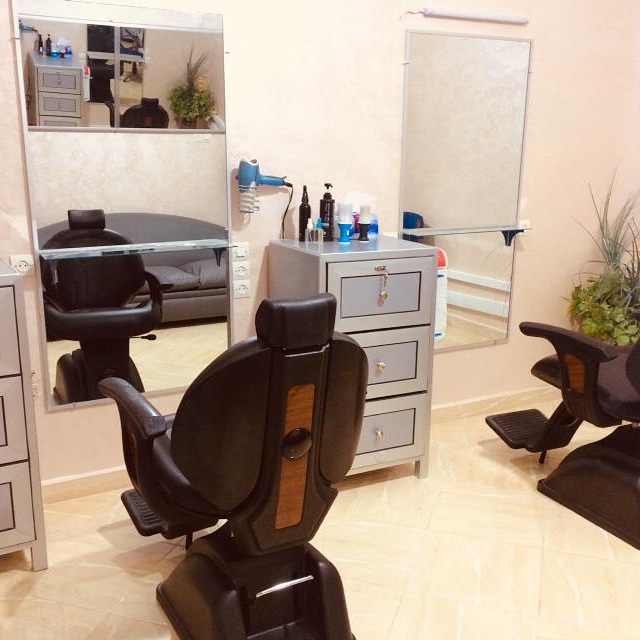 Chakib the barber (حلاق )( barbershop ) (coiffure )