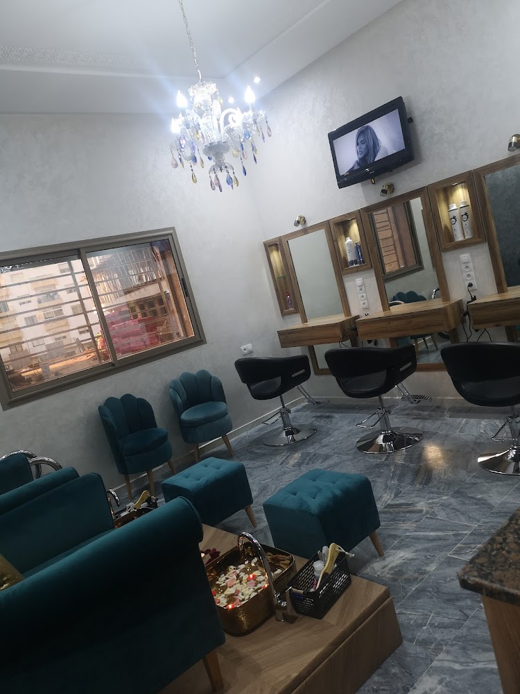 Salon Elegant Style