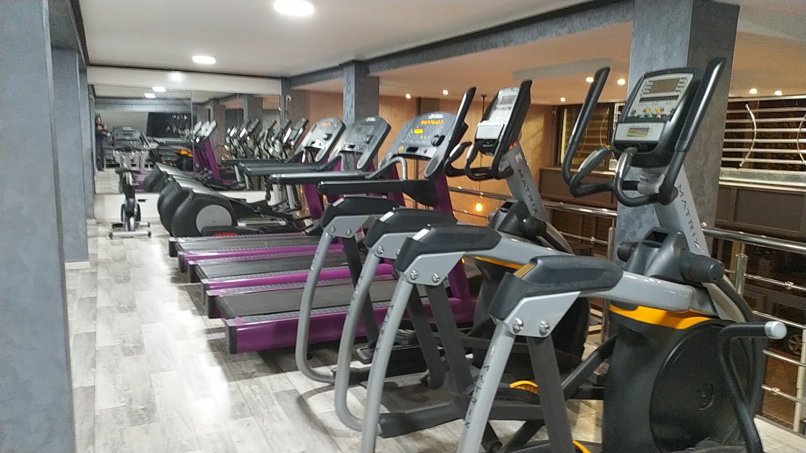 CLUB WORLD GYM AND FITNESS
