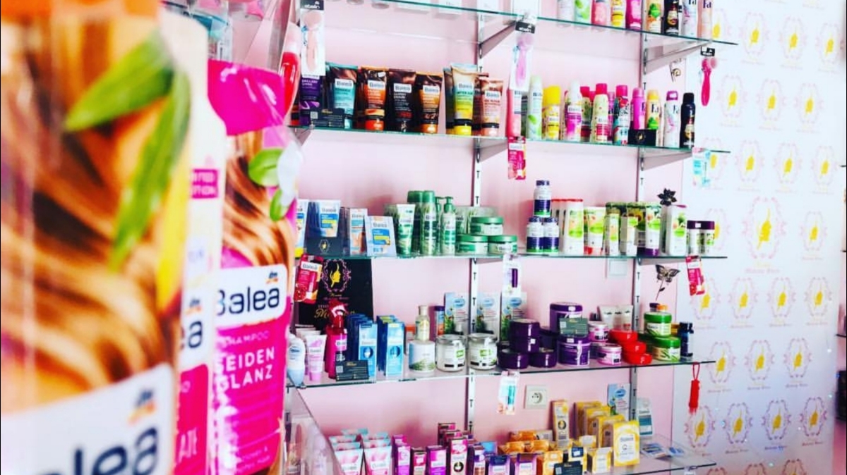 Mouna Makeup Store
