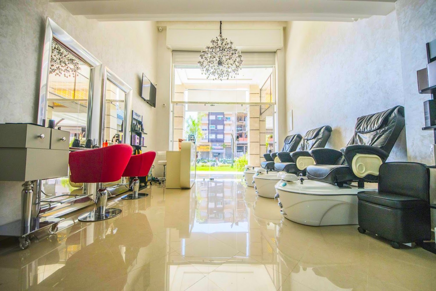 White Nails Salon