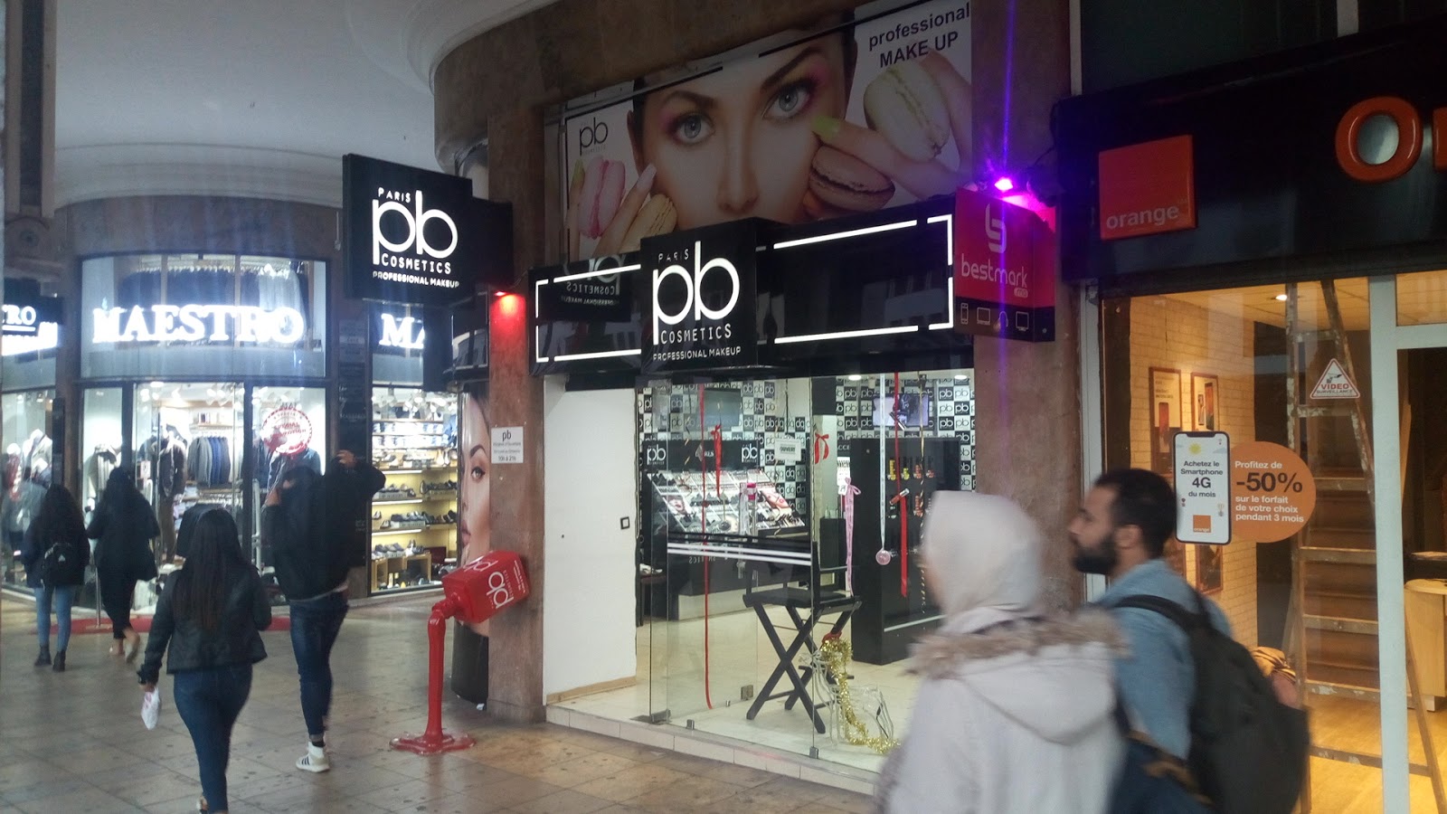 Pb cosmetics professional make-up