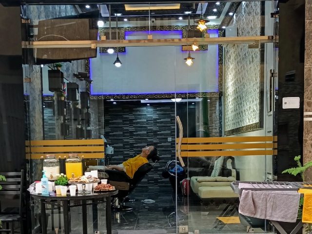 Royal Barbershop - Berrchid - +212 652-767207