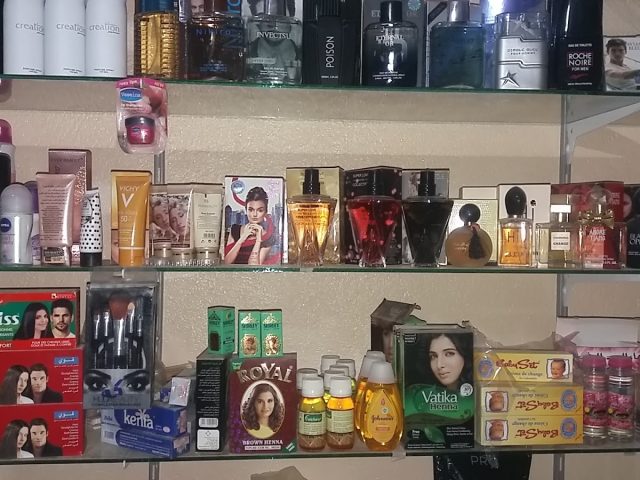 بوتيك عمر مواد التجميل - Taddart - +212 666-703019