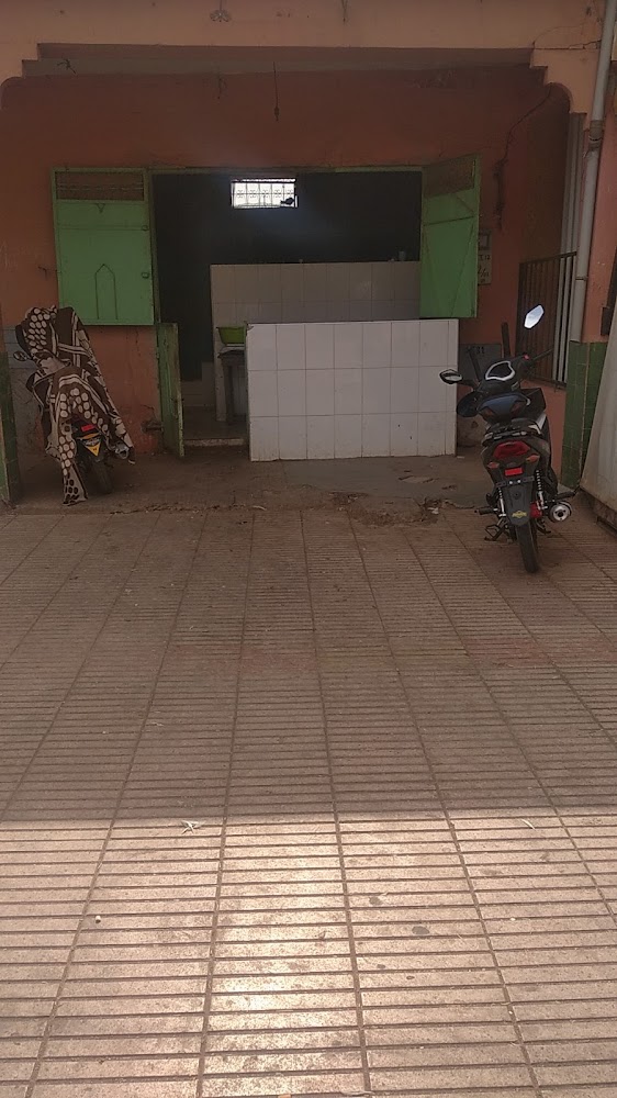 بائع الدجاج عزيز