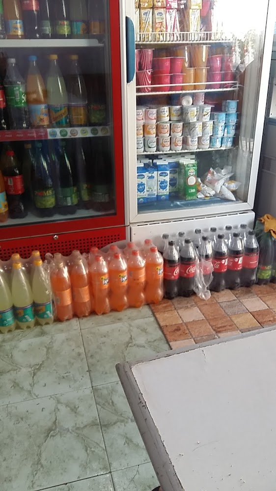 بائع المواد الغذائية و الوجبات الخفيفة