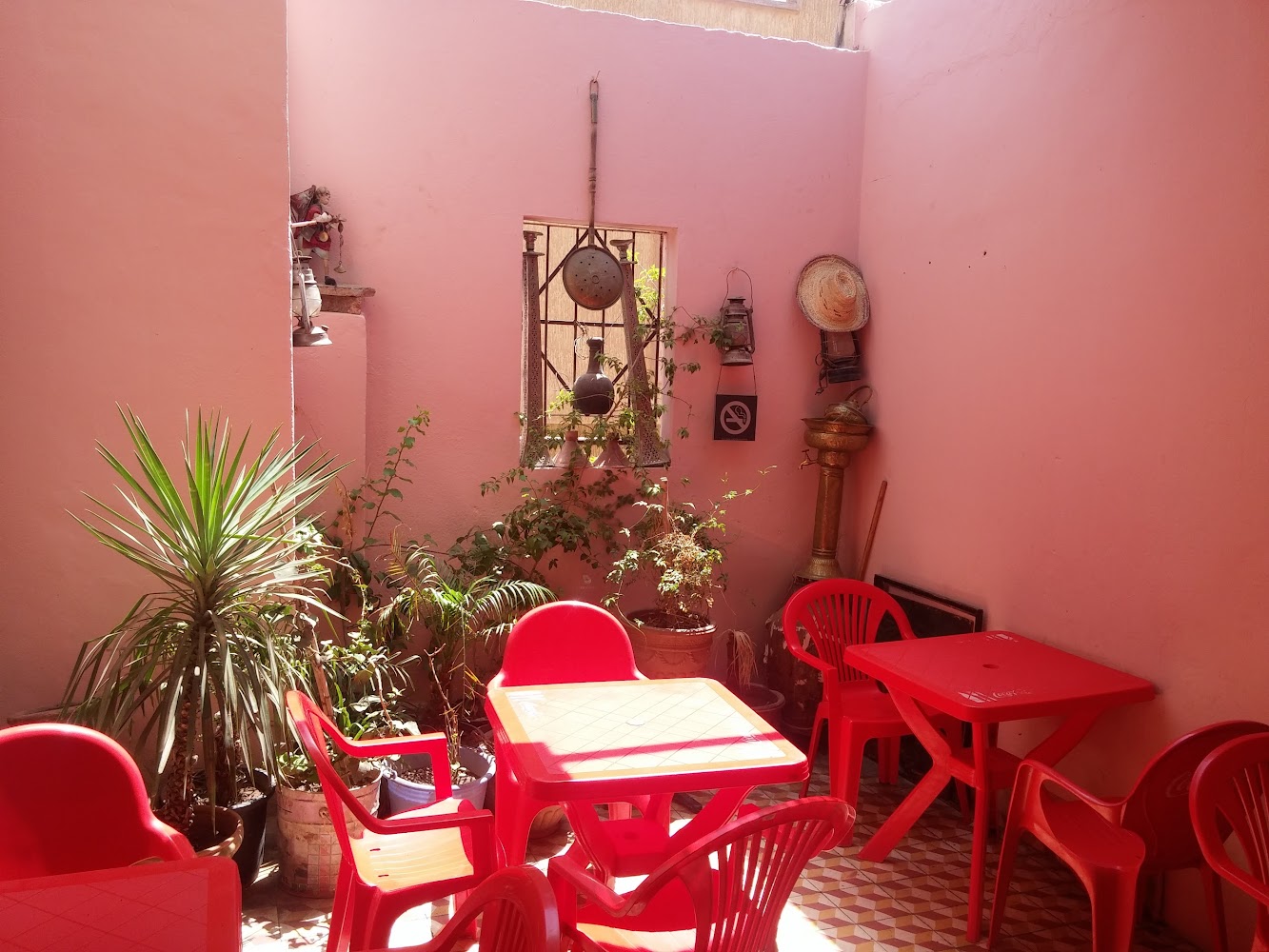 Chez Lahssen مطعم و فران لحسن