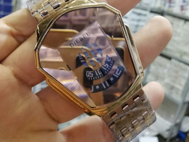 Lion rouge: montres de luxe - Casablanca - +212 772-142686