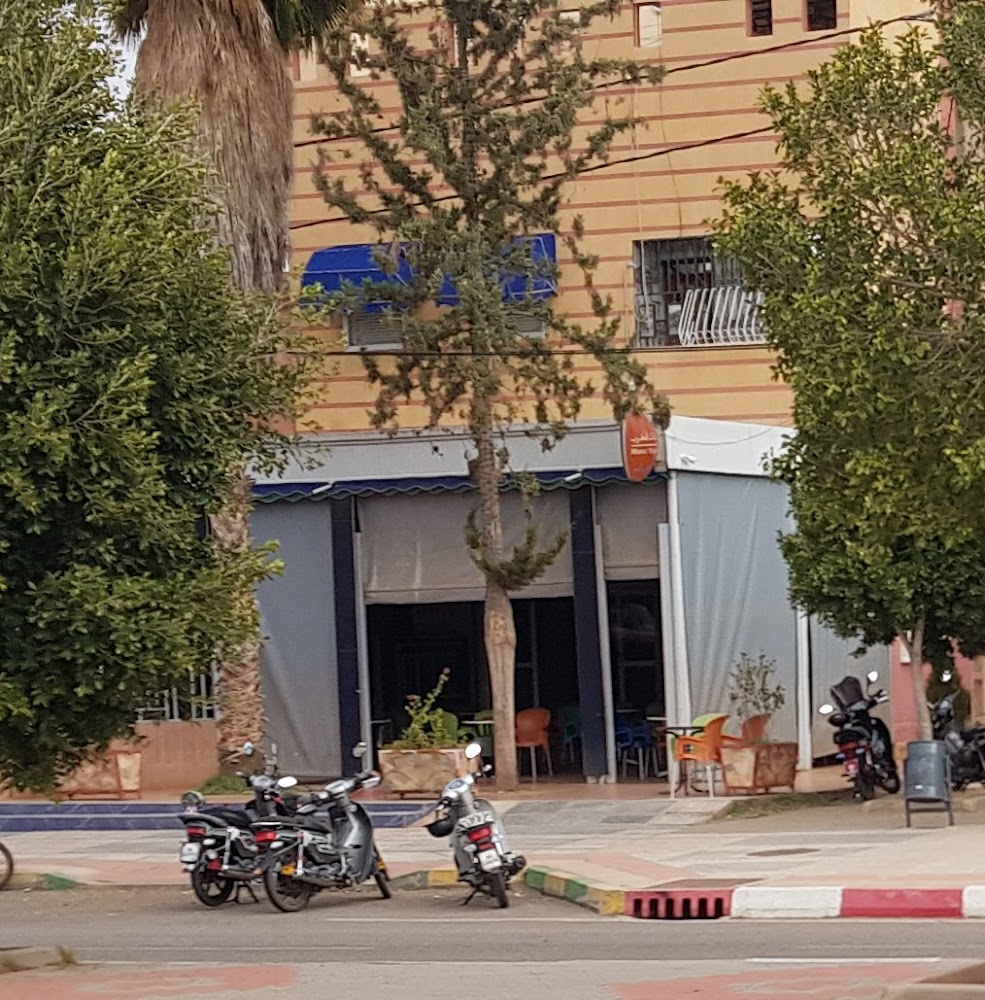 محل بقالة ومقهى وفوطوكوبي