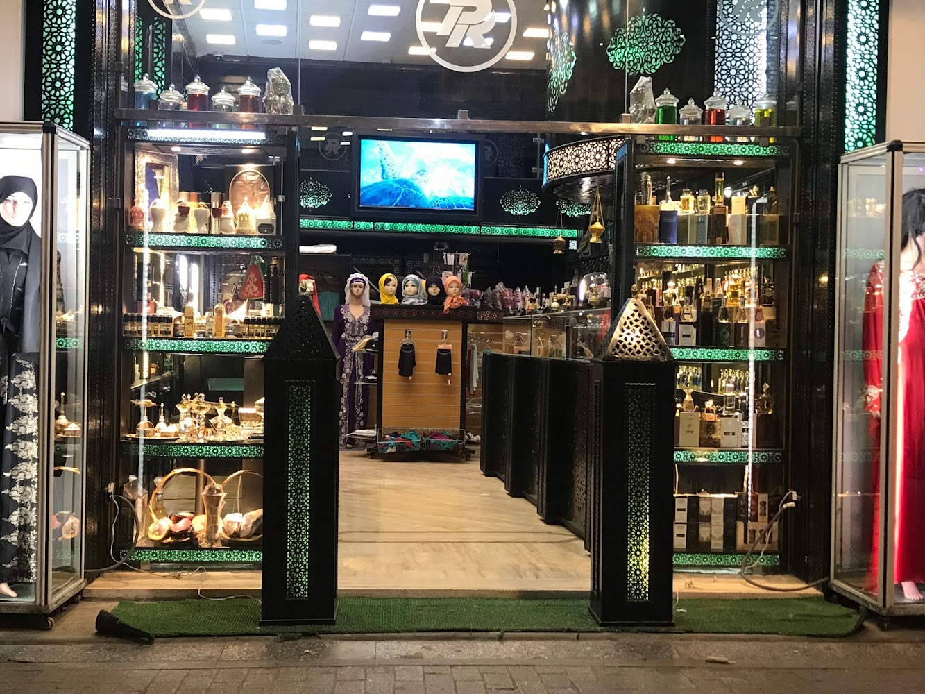 Parfumerie la mison musk oud et Anbar