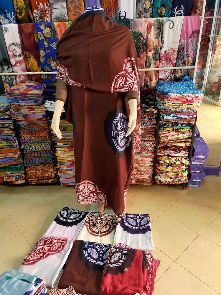 بوتيك عزيز للملاحف
