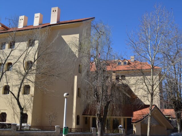 Al Akhawayn Executive Education Center (EEC) - Ifrane - +212 5358-62304