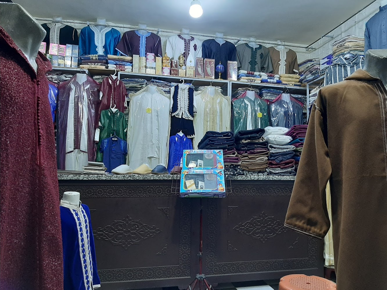 Tarik shopping