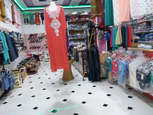 بيع الملابس الجاهزة والعطور - Bourouta - +212 678-599178