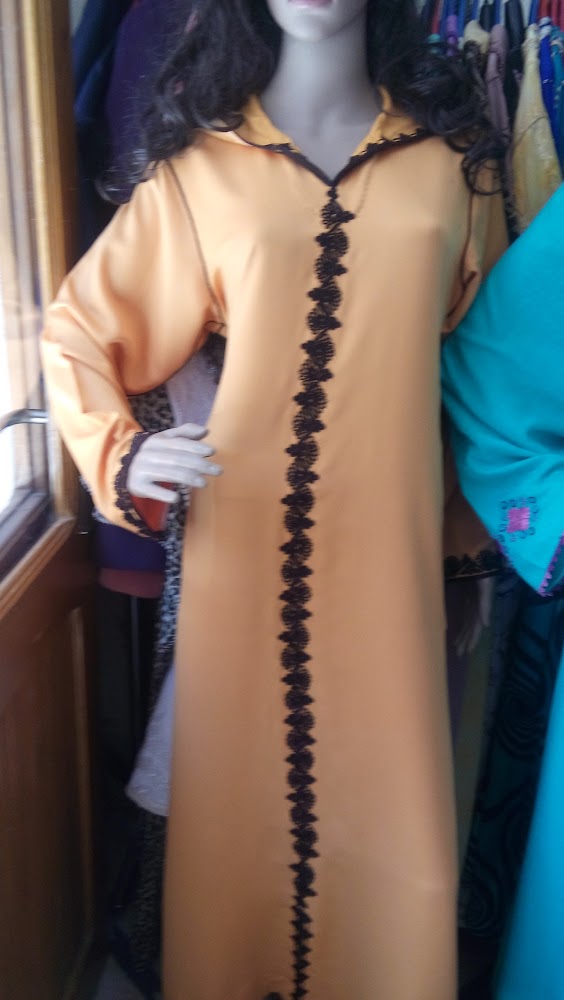 - مَـتـجـر آيــة عـِنـد حـَسـَن. Boutique AYA chez Hassan-