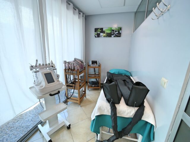 Centre Akachoud de kinésithérapie et amincissement - Casablanca - +212 5222-59117