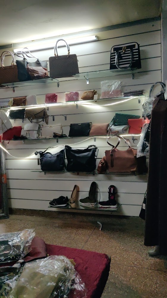 Boutique des sacs et chaussures pour femmes