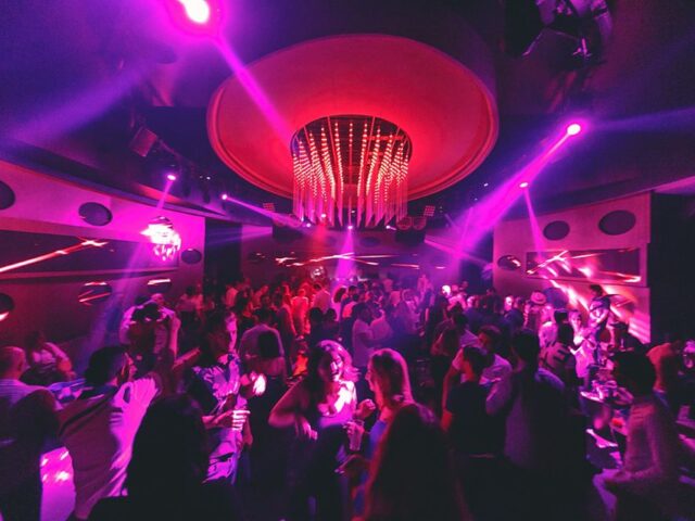 V Club - Casablanca - +212 5223-92510