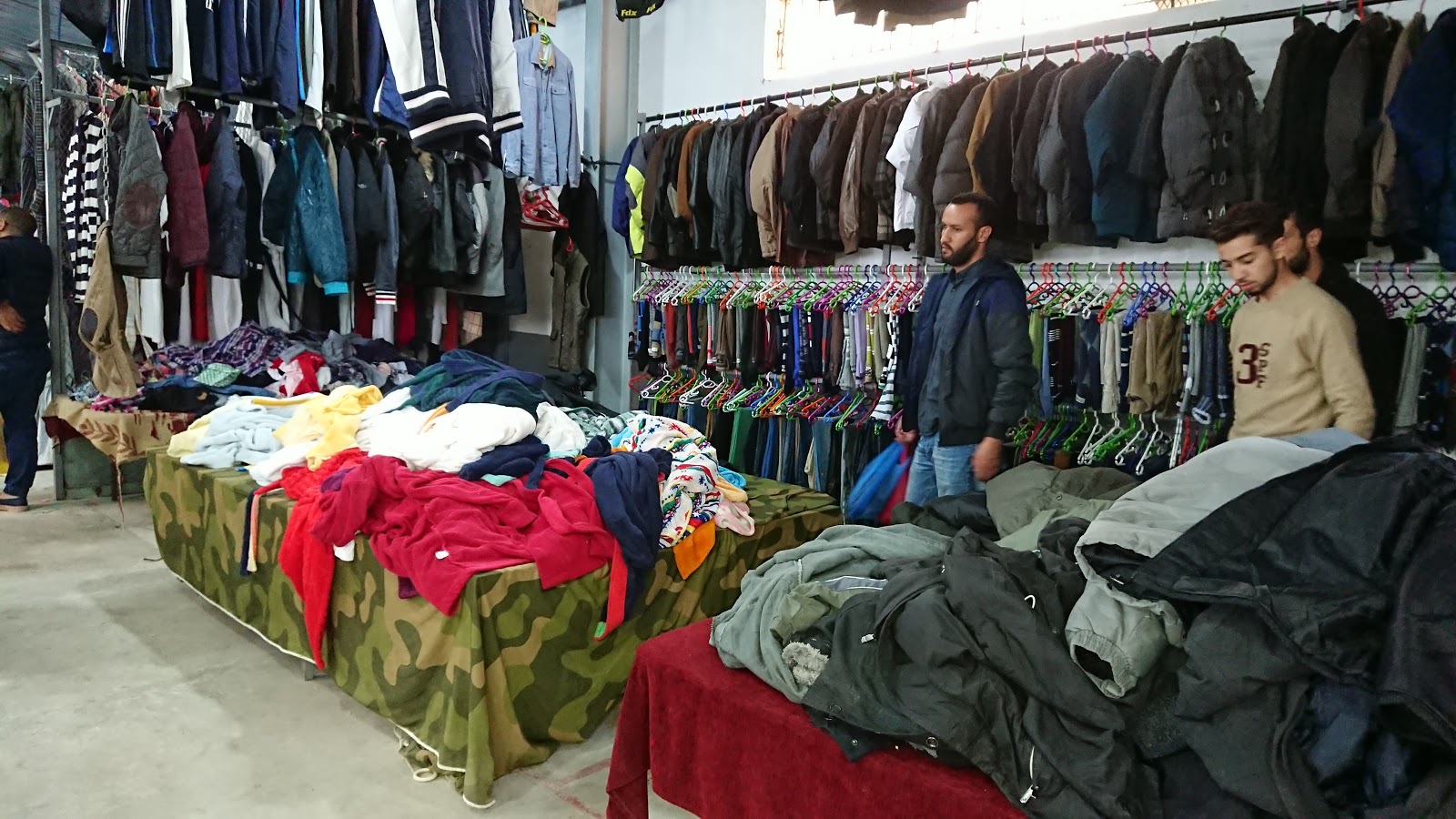 السوق النمودجي الكفاح للملابس المستعملة (البال)