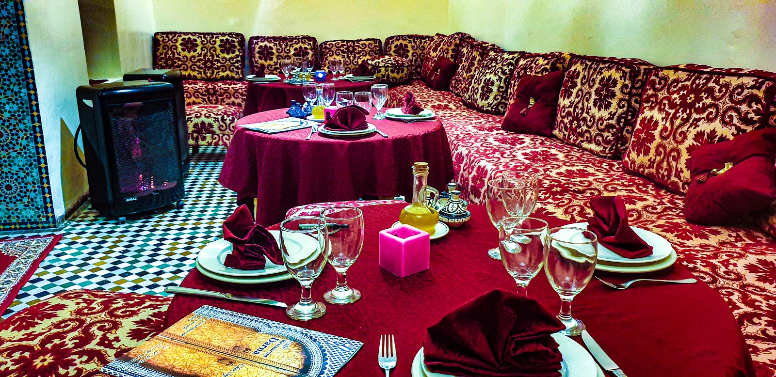 https://www.google.com/maps/place/Restaurant+Darna+fes/@34.0676944