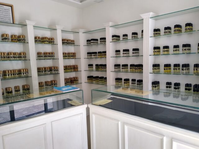 L Artisan Parfumeur - Dcheira El Jihadia - +212 644-400663