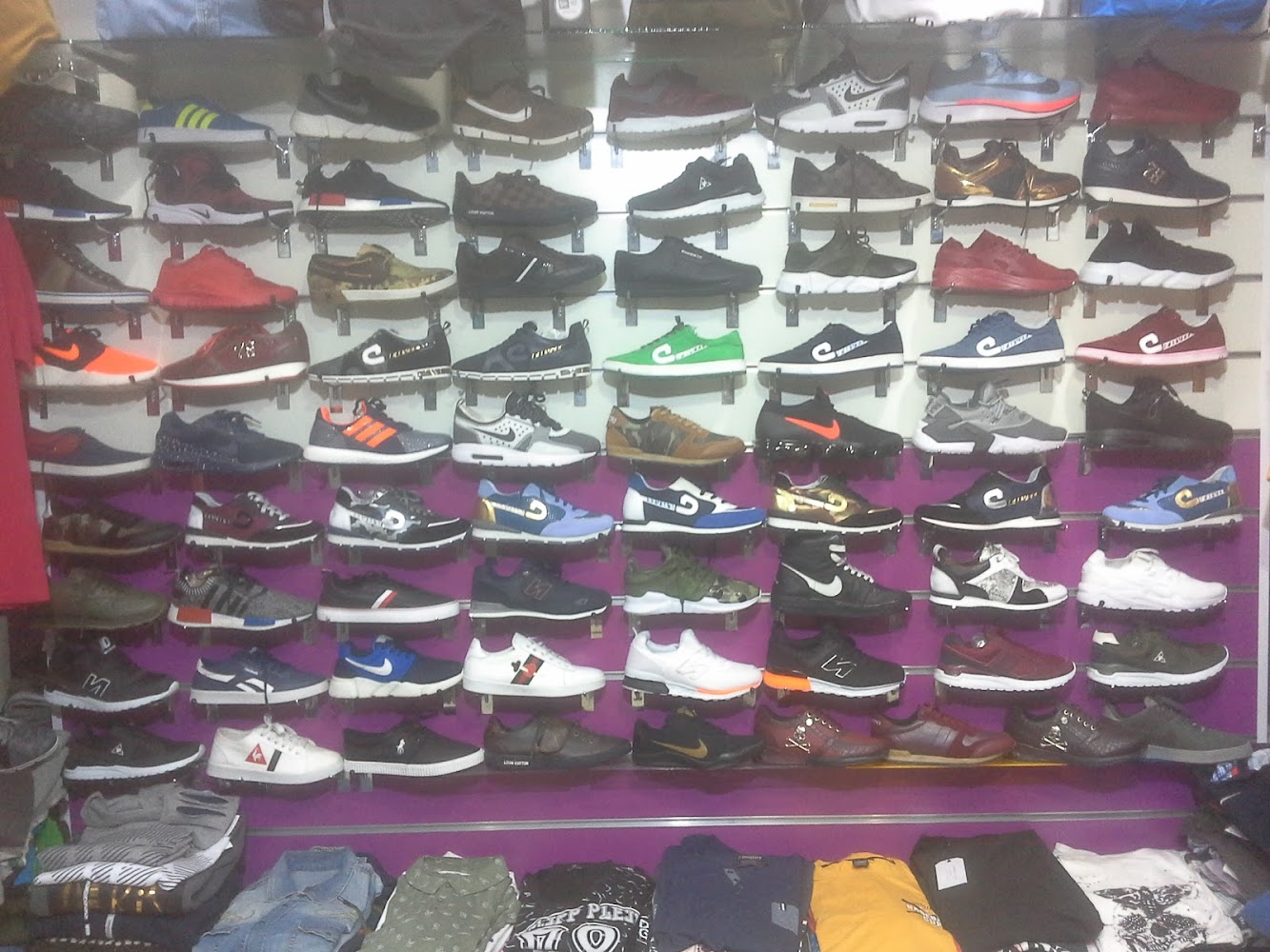 BOUTIQUE AKHI