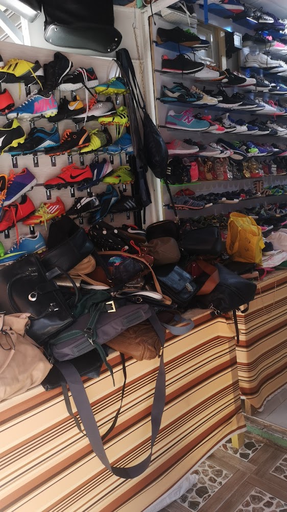 متجر الأحذية مستعملة