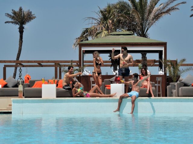 Pool Lounge Royal Bay - Agadir - +212 5288-49200