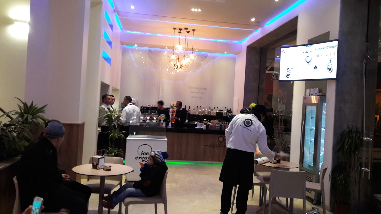 Cafe Restaurant La Palette Antique - Tazaa