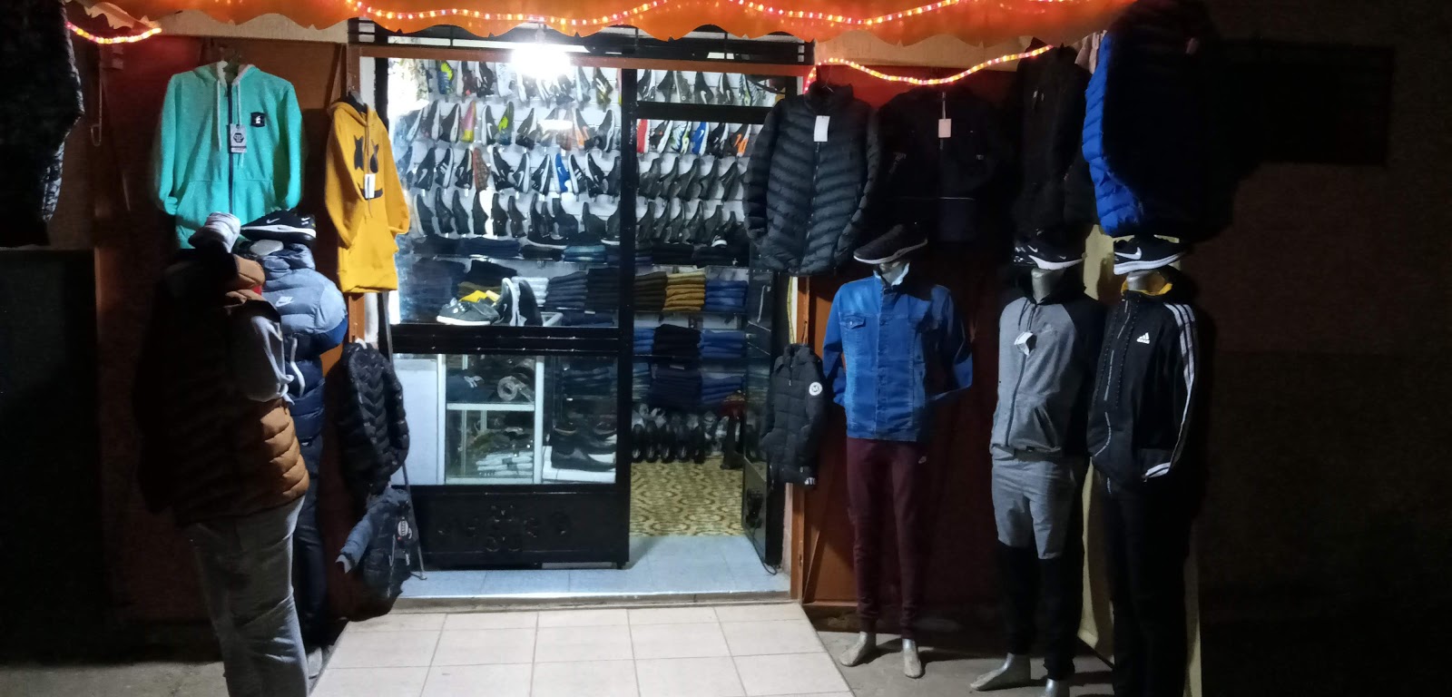 ملابس عند عبد السلام : vêtements chez Abdesselam