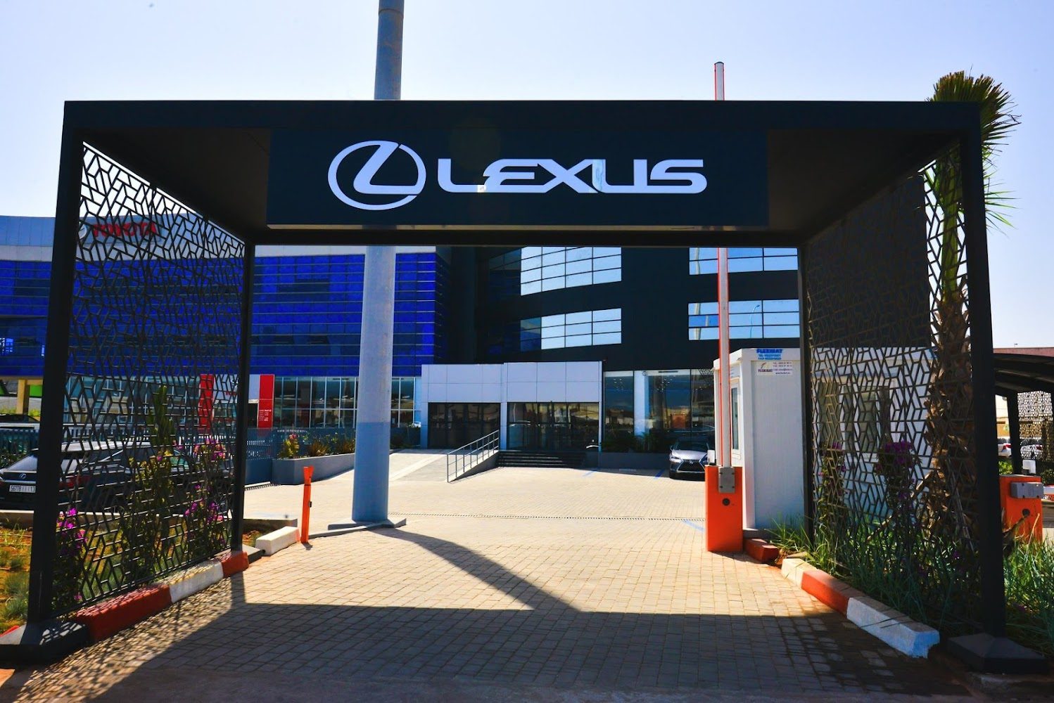 LEXUS EXPERIENCE STORE – HEAD OFFICE