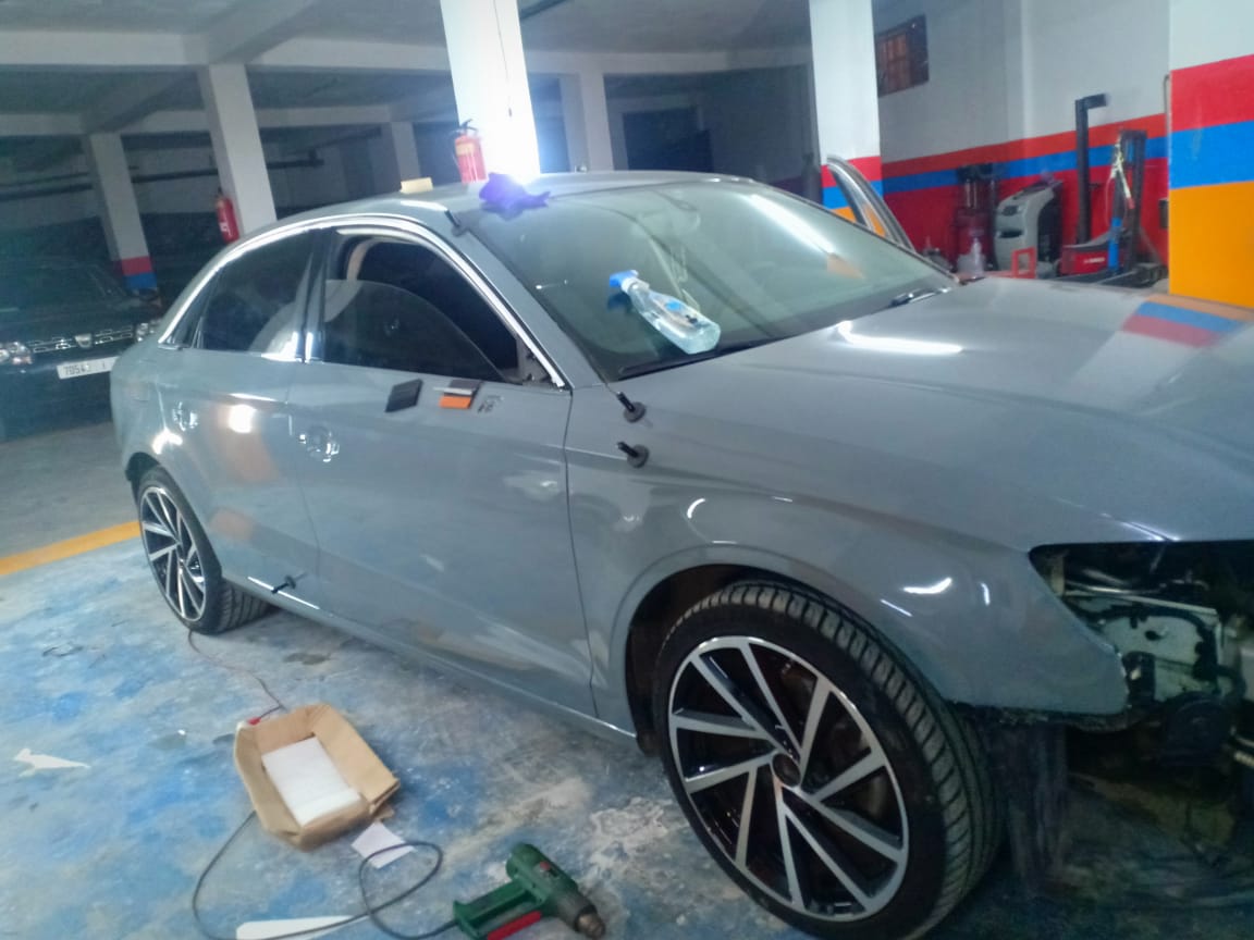 Garage de tôlerie carrosserie et peinture au four