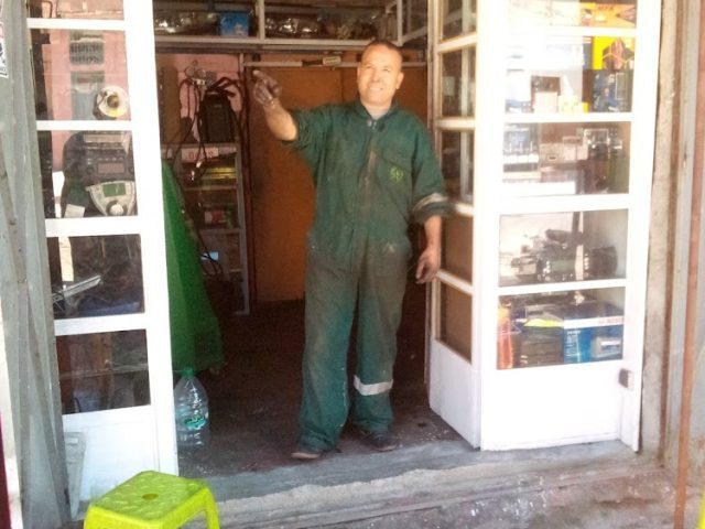 كهربائي السيارات