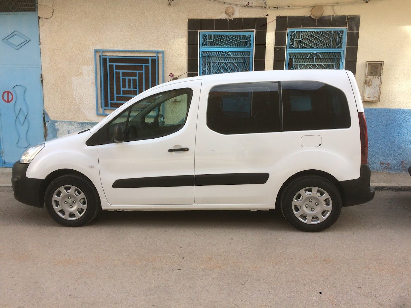 STE ARVI3A CAR - LOCATION DE VOITURES