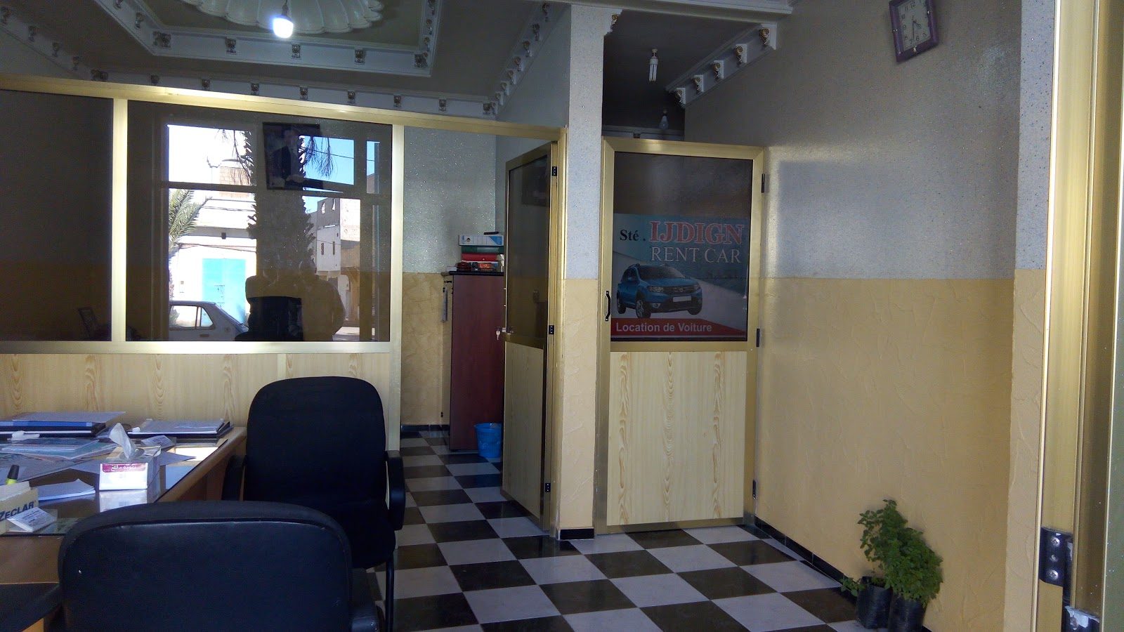 Voitures de location TANTAN. IJDIGN